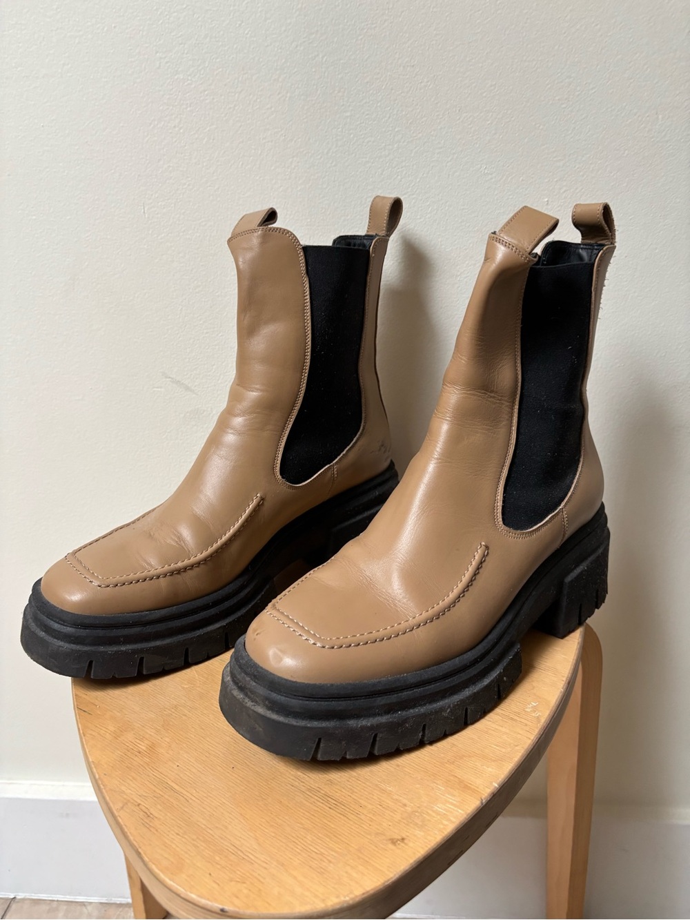 Maguire - Corticella - Leather Chelsea Lug Sole Boot - Tan - size 40